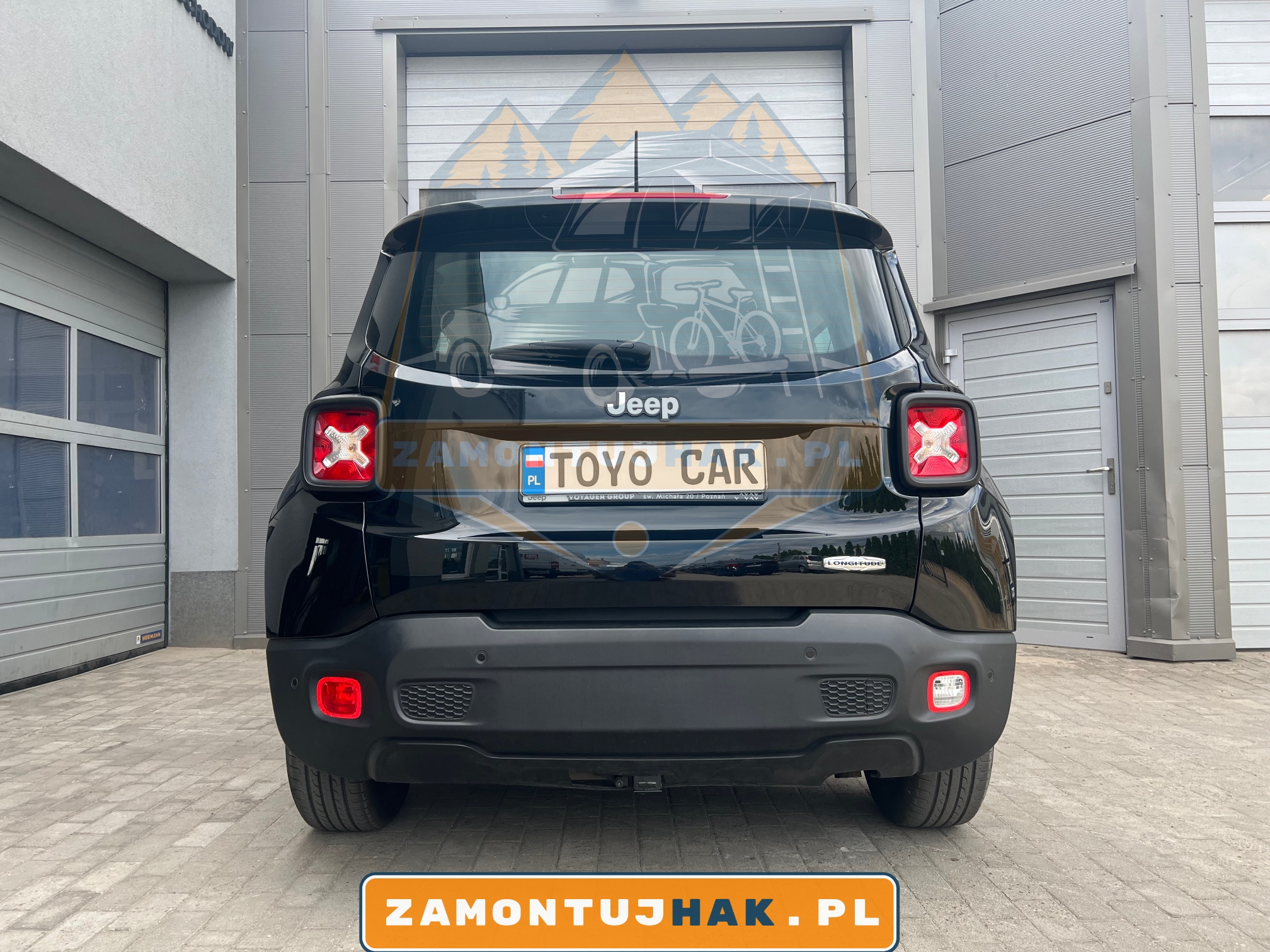 jeep renegade na zdjeciu z wypietym hakiem holowniczym witter dv po profesjonalnym montazu 